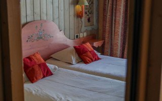 Room 130366-342780 Room 130366-342780