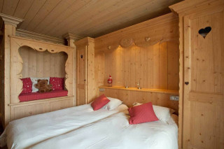 Room 130367-341389