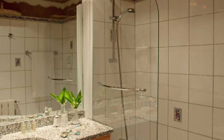 Room 130367-342783 Room 130367-342783