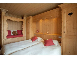 Room 130367-347616 Room 130367-347616