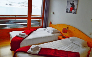 Room 398649-1664