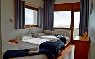 HALF BOARD