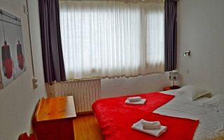 HALF BOARD