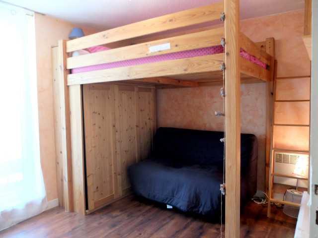 CHAMBRE 2 - LIT MEZZANINE + CHAUFFEUSE