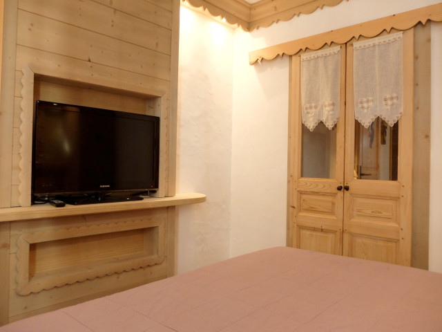 CHAMBRE PARENTALE AVEC TV