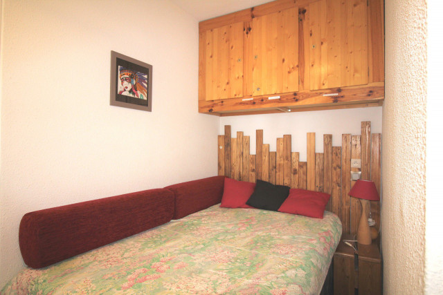 _lv_images__lot_0000000080_04_14229469