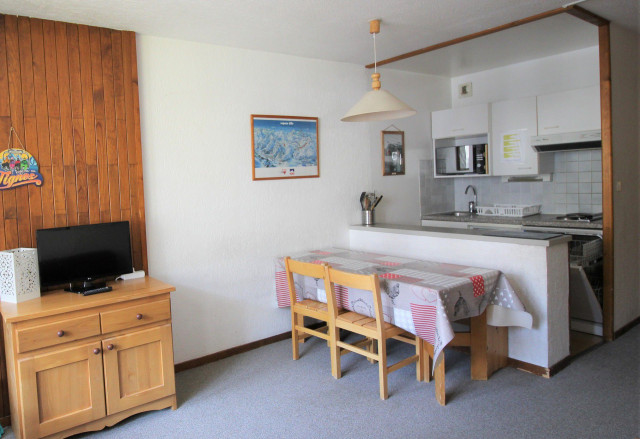 _lv_images__lot_0000000082_02_13160881