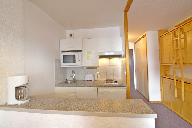 _lv_images__lot_0000000082_04_14461443