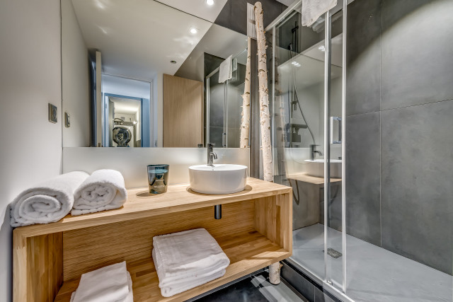 _lv_images__lot_0000000099_16_14415838