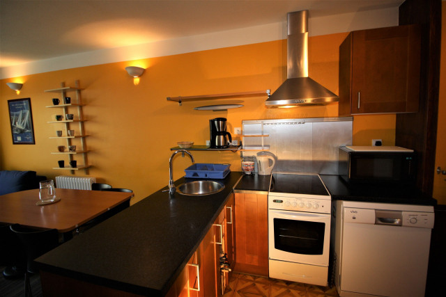 _lv_images__lot_0000000111_03_15384689