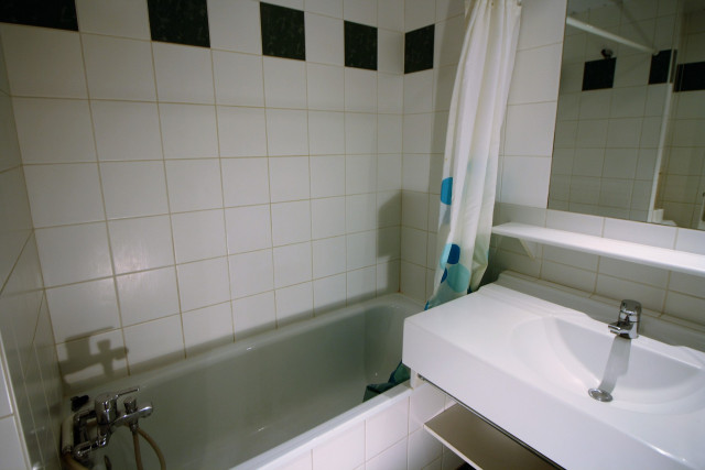 _lv_images__lot_0000000143_04_15384889