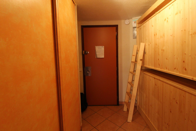 _lv_images__lot_0000000174_03_13078645