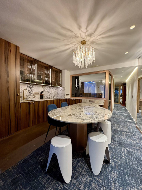 _lv_images__lot_0000000178_01_13264926