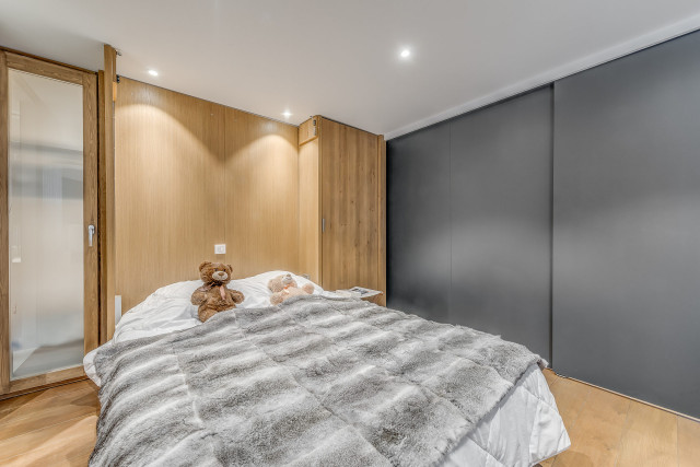 _lv_images__lot_0000000179_04_13077216