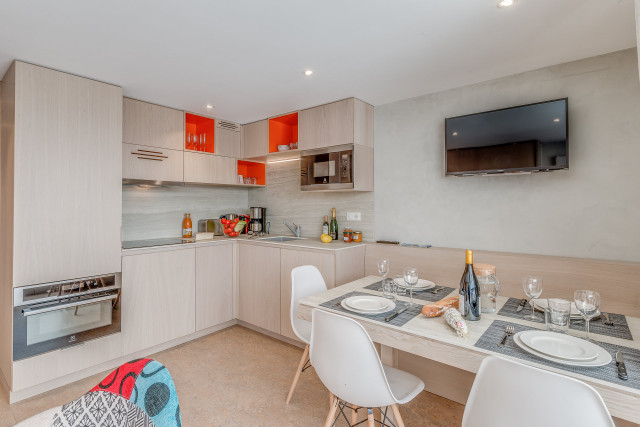 _lv_images__lot_0000000198_12_14369227