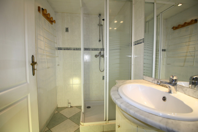 _lv_images__lot_0000000203_05_13822971