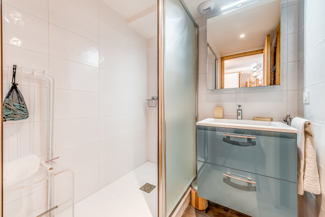 _lv_images__lot_0000000210_02_13358527