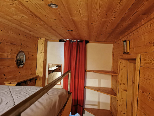 _lv_images__lot_0000000215_06_13583114