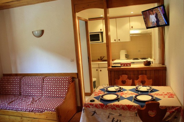 _lv_images__lot_0000000228_02_13832693