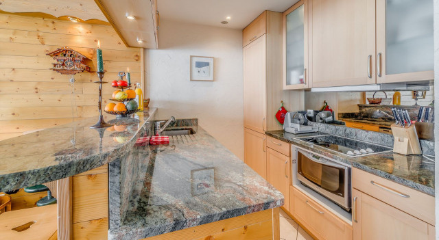 _lv_images__lot_0000000235_06_13499333