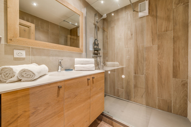 _lv_images__lot_0000000237_05_13832104