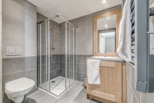 _lv_images__lot_0000000275_08_14230130