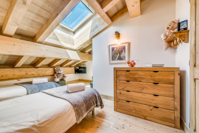 _lv_images__lot_0000000298_09_13077365