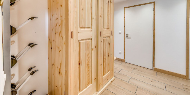 _lv_images__lot_0000000341_09_13077645