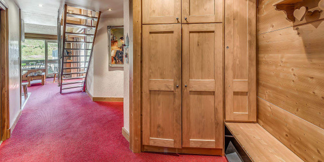 _lv_images__lot_0000000369_02_14191968