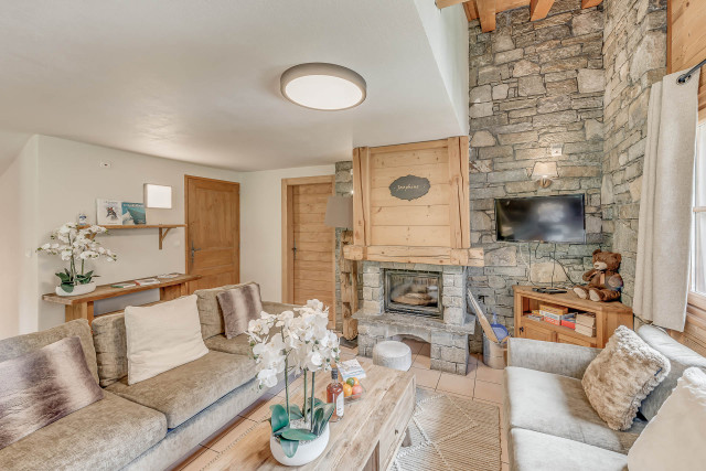 _lv_images__lot_0000000373_04_14453698