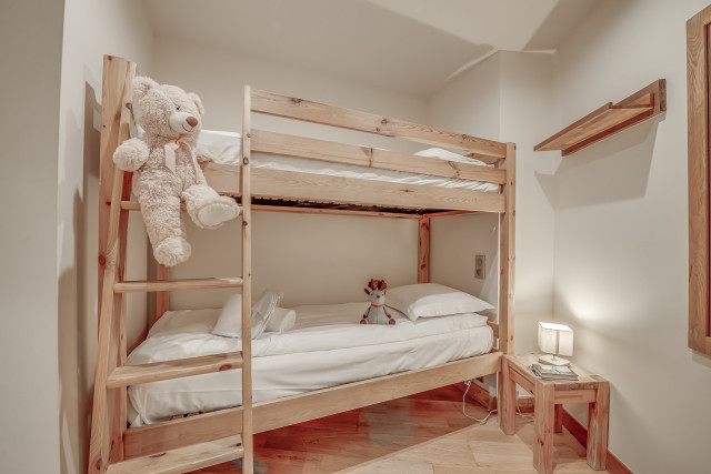 _lv_images__lot_0000000376_16_14028102