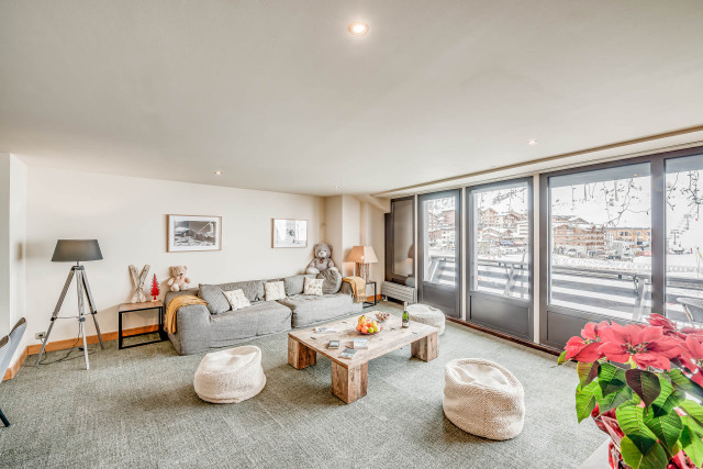 _lv_images__lot_0000000379_04_14027963