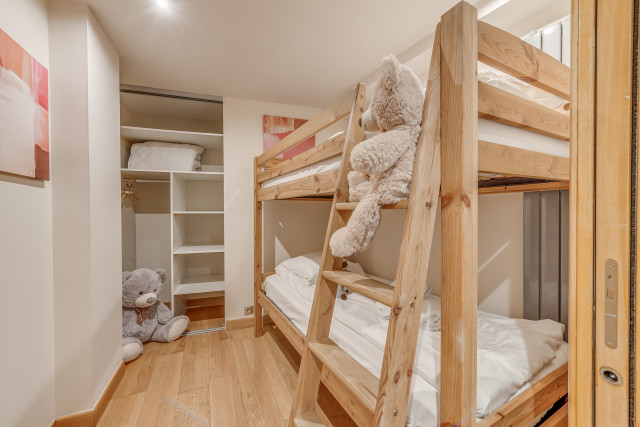 _lv_images__lot_0000000379_10_14268361