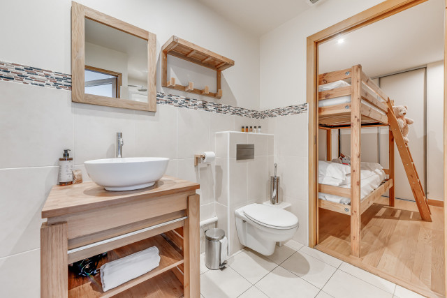 _lv_images__lot_0000000379_11_13161273