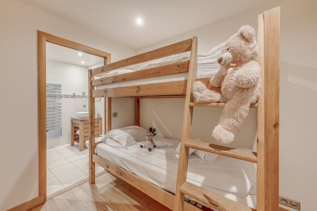 _lv_images__lot_0000000379_14_14220319