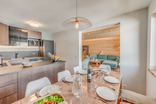 _lv_images__lot_0000000380_06_14028412