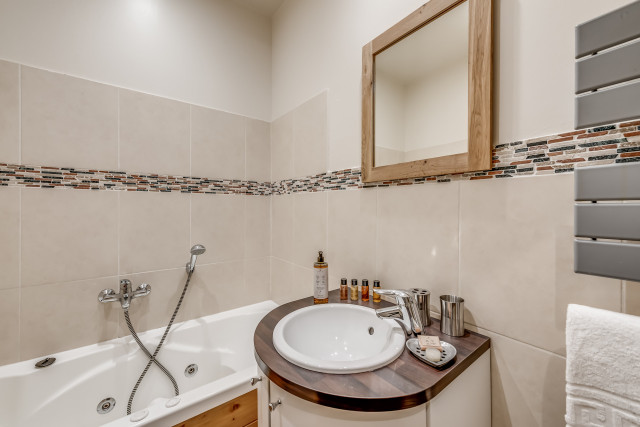 _lv_images__lot_0000000402_15_14028405