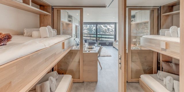 _lv_images__lot_0000000405_12_14416801