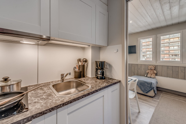 _lv_images__lot_0000000408_02_14000534