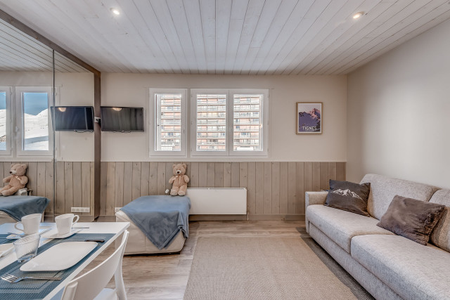 _lv_images__lot_0000000408_03_14388941