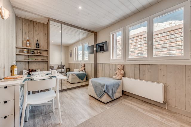 _lv_images__lot_0000000408_06_14369693