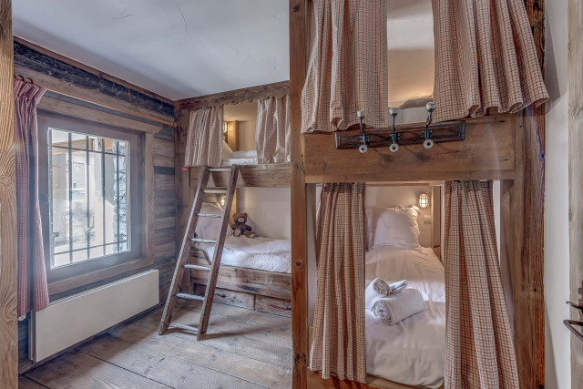 _lv_images__lot_0000000413_09_14231047