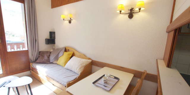 _lv_images__lot_0000000444_04_13499851