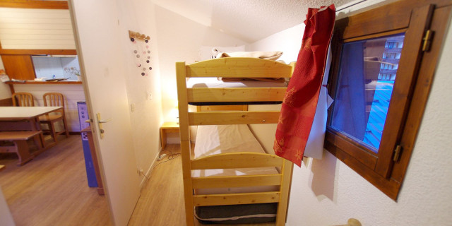 _lv_images__lot_0000000444_06_13832518