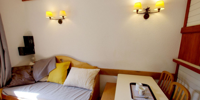 _lv_images__lot_0000000444_11_13832523