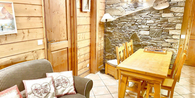 _lv_images__lot_0000000515_03_14028584