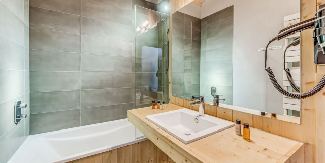 _lv_images__lot_0000000518_09_13735419