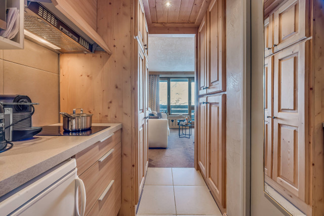 _lv_images__lot_0000000526_03_13971474