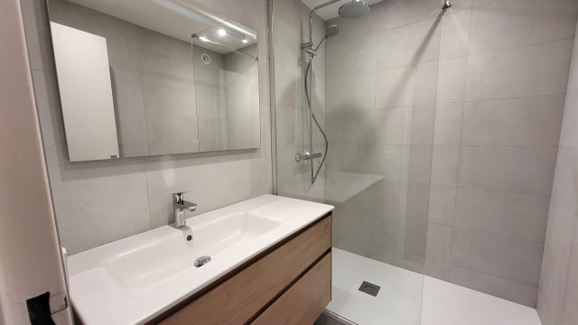 _lv_images__lot_0000010613_05_13836423