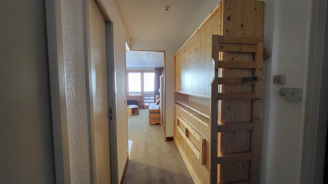 _lv_images__lot_0000010803_05_14373826